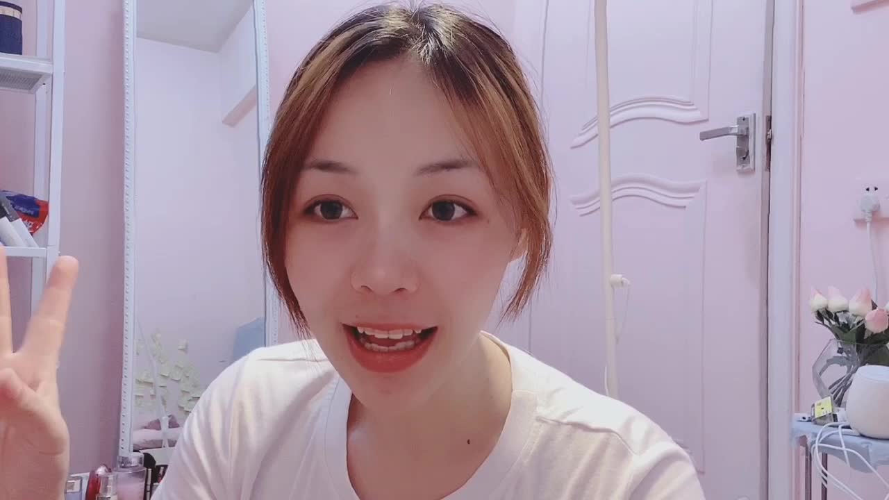 被某大牌内衣邀请去素人模特。询问网友。却被开“黄腔”，太可怕