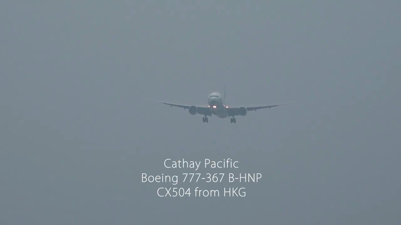 国泰航空飞机波音777300 BHNP航班着陆西瓜视频