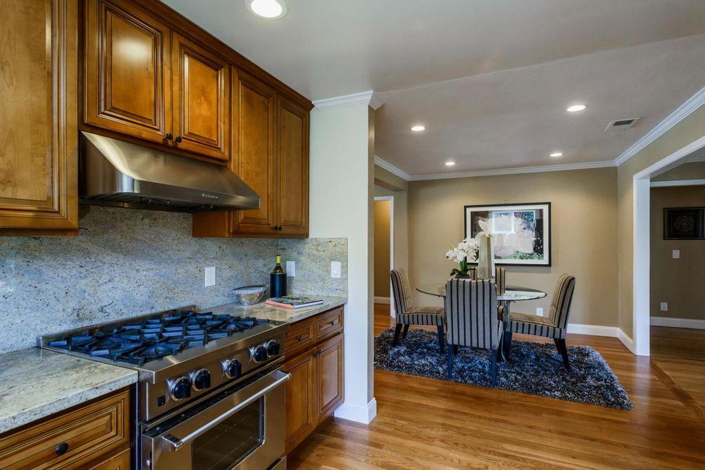 位于澳大利亚纽卡斯尔的一套居民住宅,客厅 -