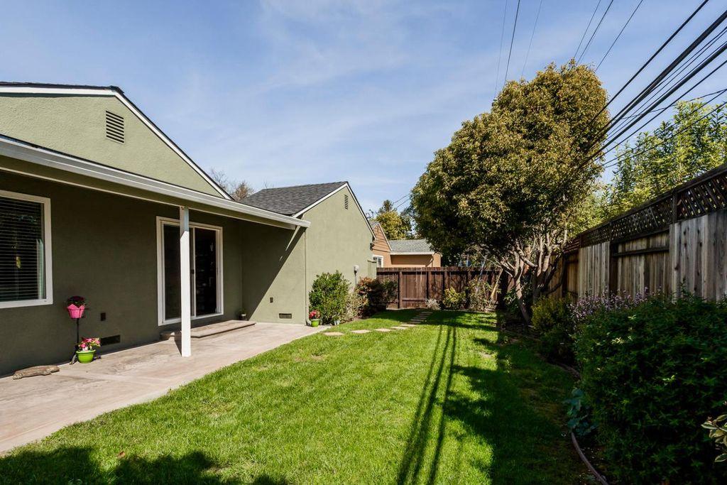 位于澳大利亚纽卡斯尔的一套居民住宅,客厅 -