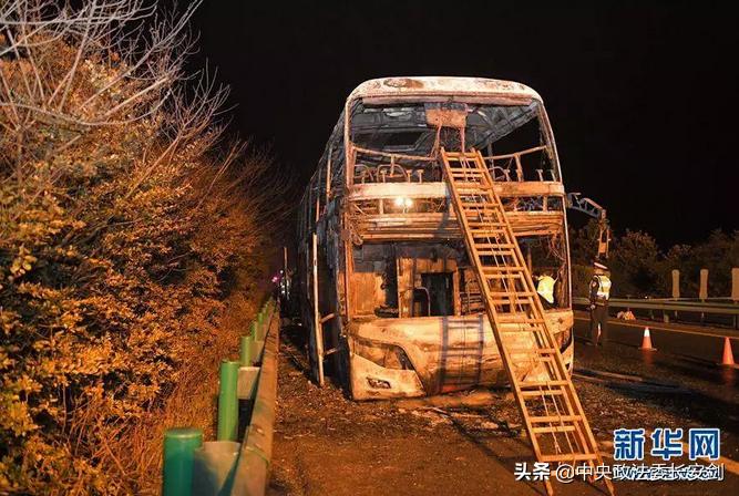 【愤怒!湖南高速26死28伤客车起火事故 - 今日