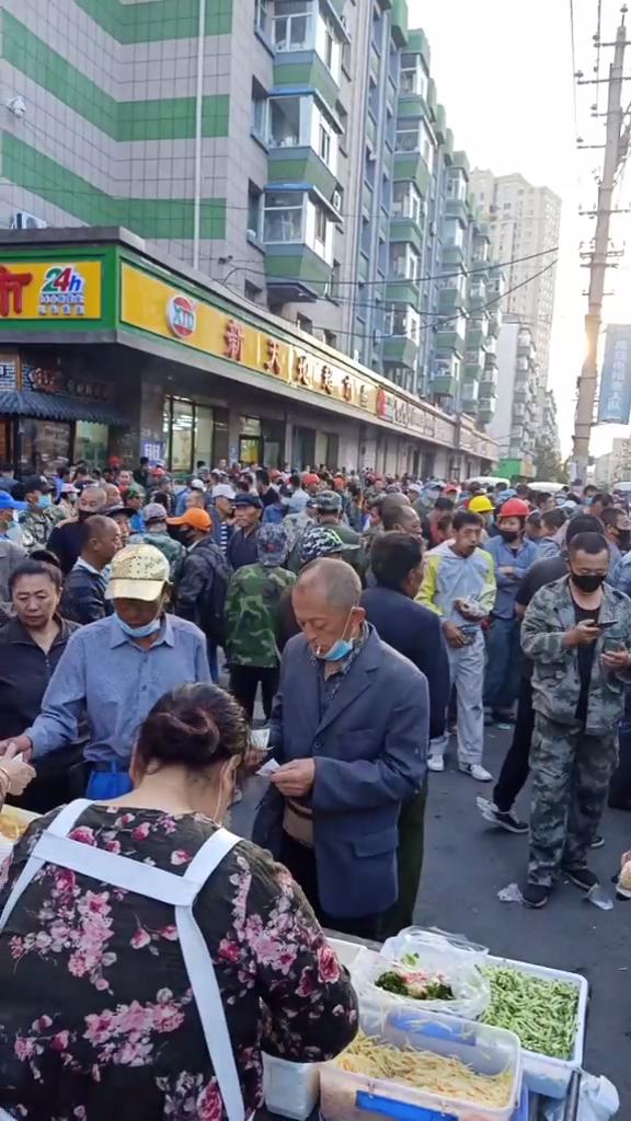 长春三马路人才市场找活的人真多