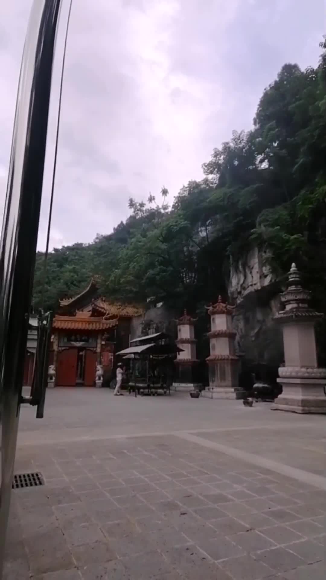 傍晚来祝圣寺坐坐,思考一下人生#桂林头条# #在家云旅游