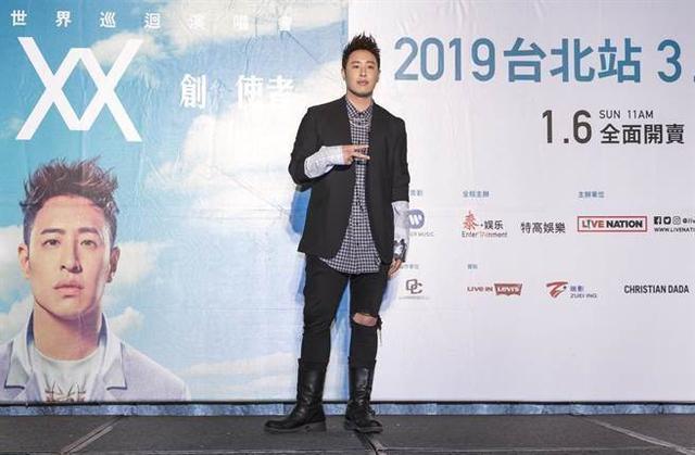 【潘玮柏被曝赴美结婚 空姐女友已怀孕】据 -