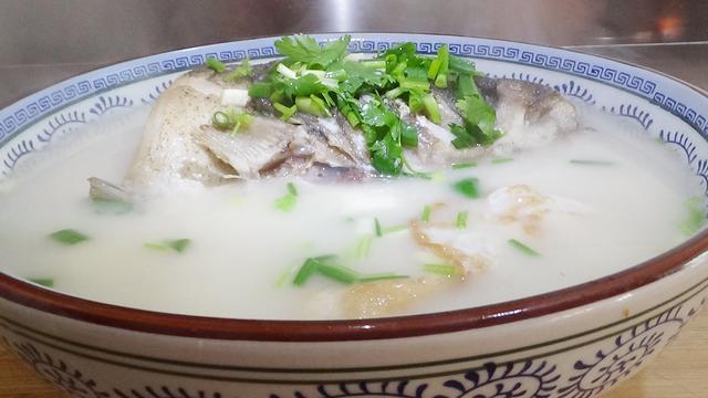 胖头鱼鱼头煲汤的做法,胖头鱼鱼头煲汤怎么做