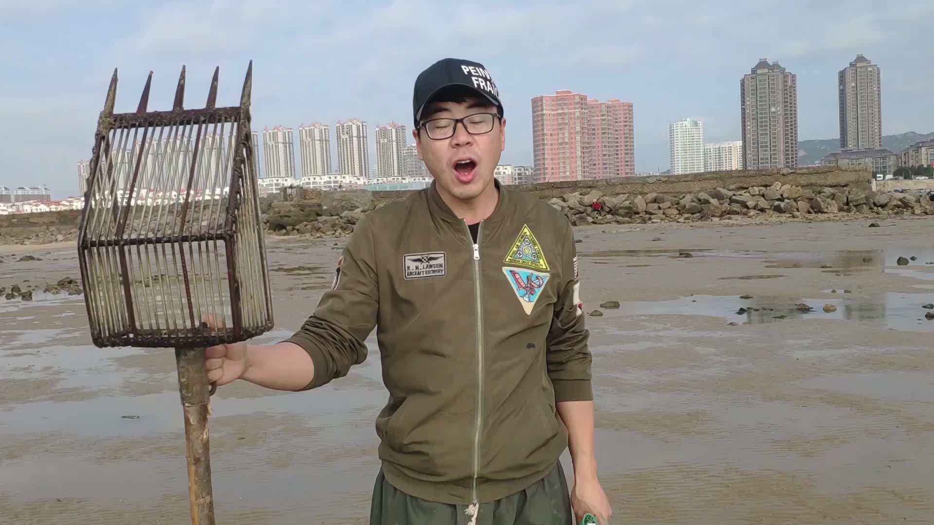 小马再次改造赶海神器,挖了将近30斤花蛤,从此吃蛤蜊不花钱