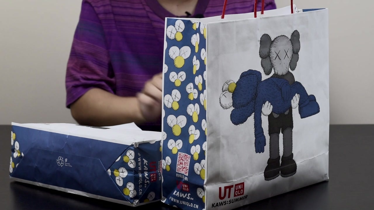 优衣库和kaws的联名你了解多少?就冲这么厉害 - 西瓜视频