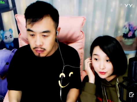 梁红程红夫妻演唱黄梅戏夫妻双双把家还梁红小鸟依人好美