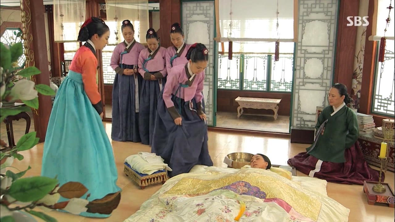 张玉贞玉贞带来王上身患痘疮的仁敬王后安心地死在王上怀内