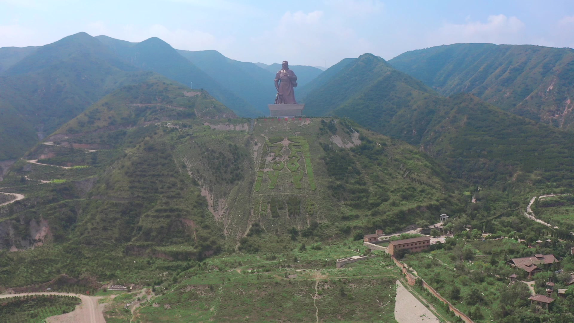 世界最大关公像位于运城常平村关公山西运城