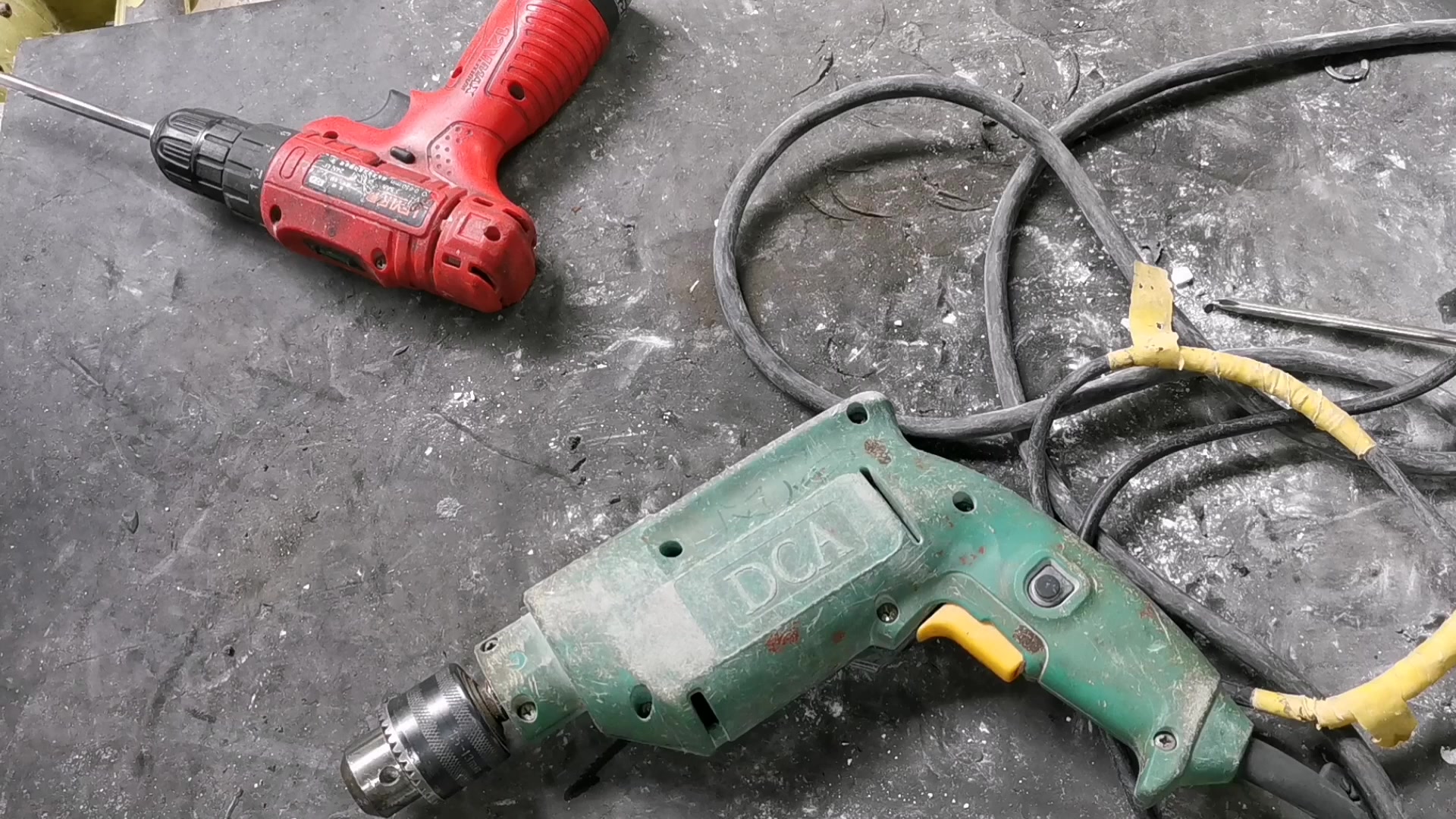 维修一台东成dca手电钻拆开发现大问题了直接报废了