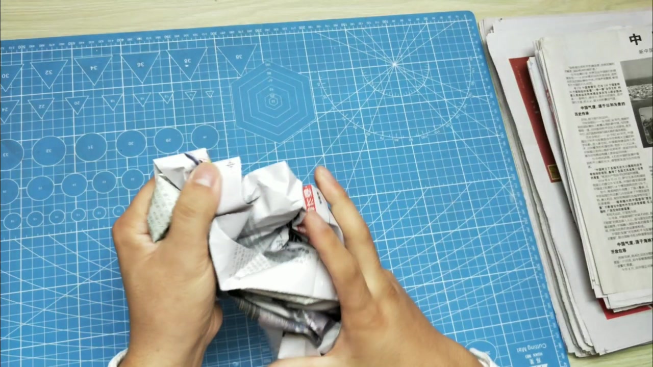 报纸和白乳胶也能做出来,跟我一起战斗吧 - 西瓜视频