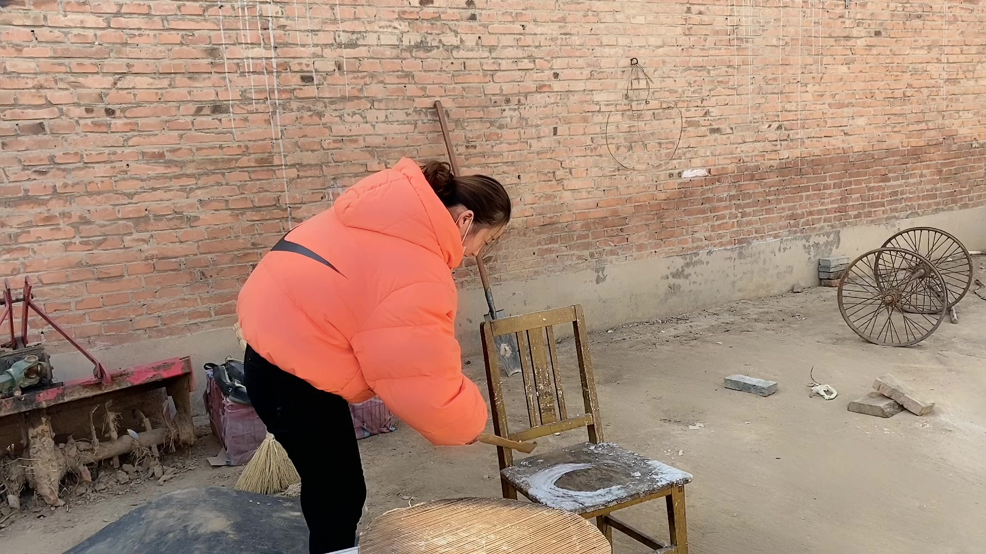 大妮婶子家做粉条二丫姐让去帮忙婷婷还要自带车轱辘咋回事