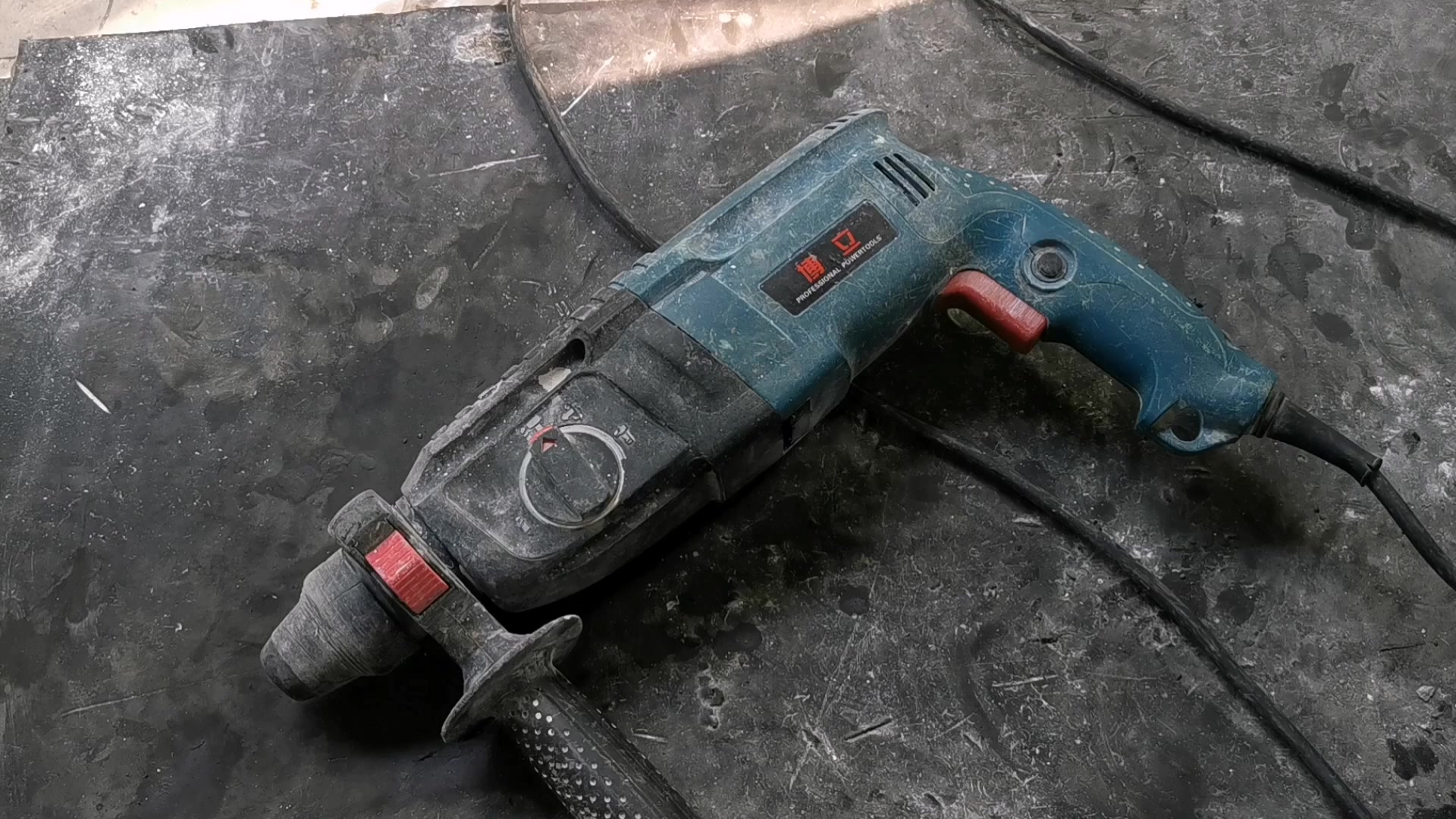 维修一台博世款式的26电锤有时转有时不转大家看看什么问题