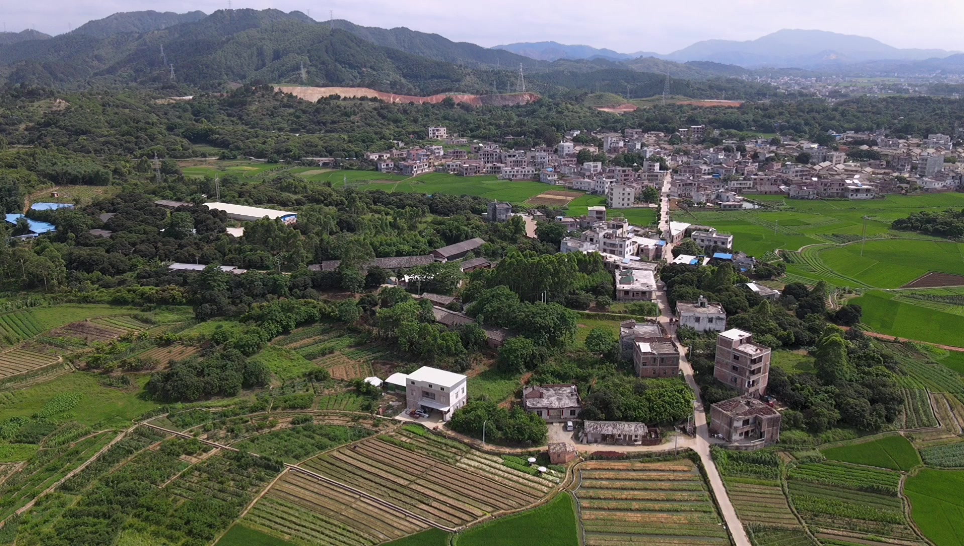 航拍广西灵山革命老村也是风水宝地新圩镇萍塘村