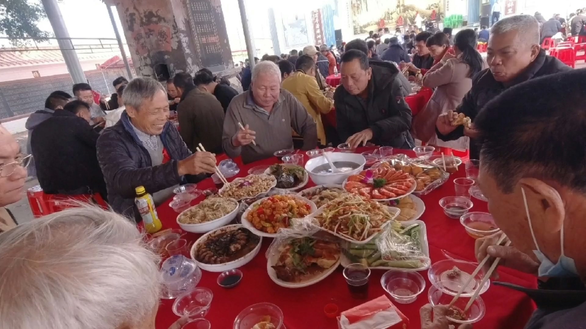 冬至的湛江雷州酒席陈氏宗亲共聚一堂品尝美味佳肴尽欢而散