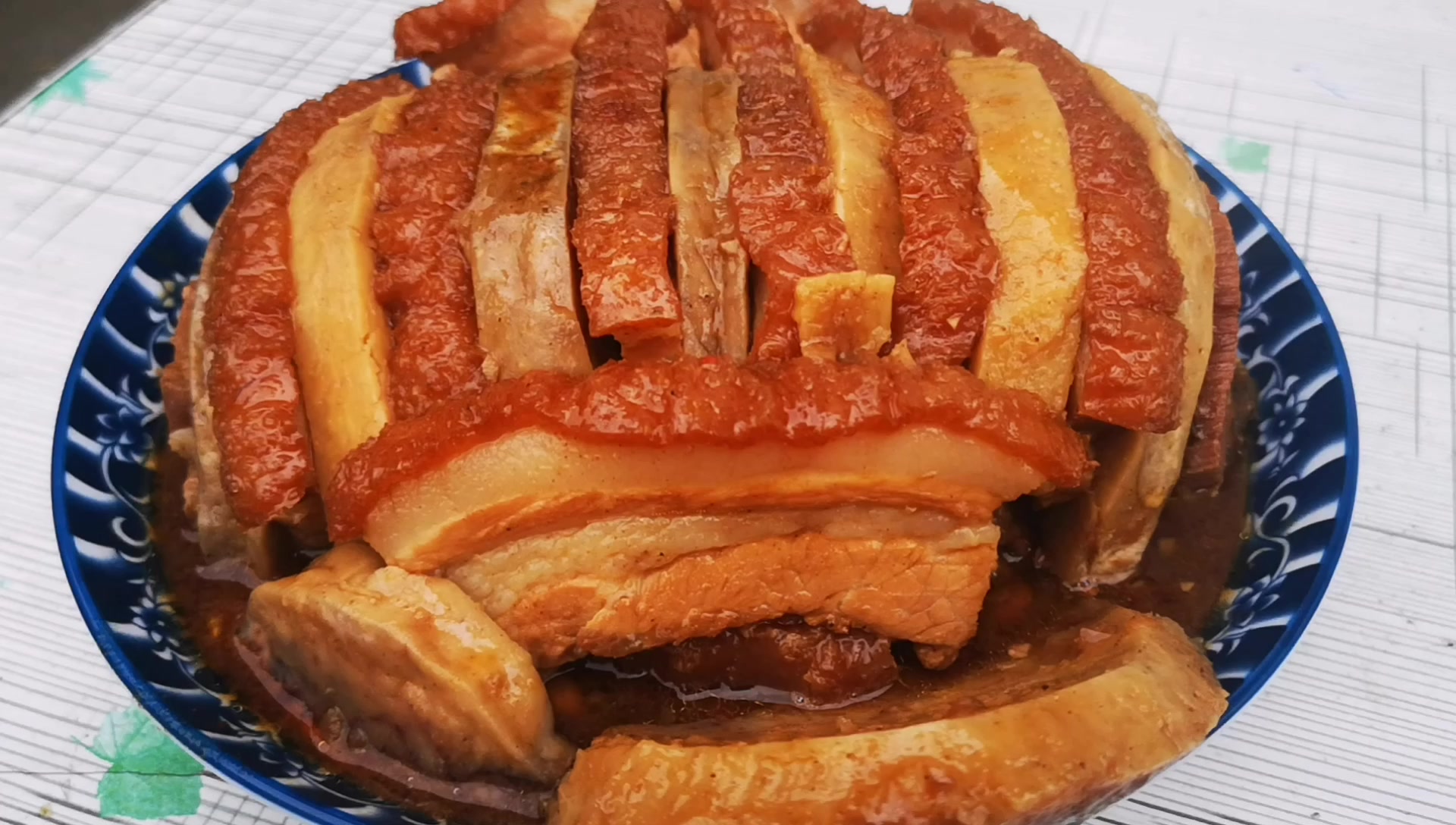 广西荔浦芋头扣肉做法这种做法金黄起色有食欲调料简单又甘香