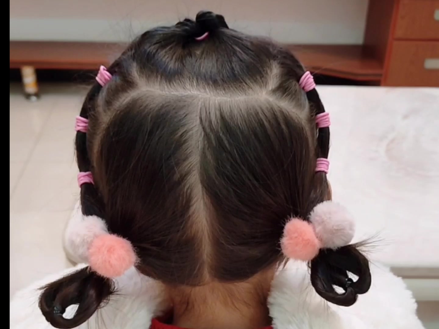 女宝宝百看不厌的发型扎法,学会这样扎,简单干净利落