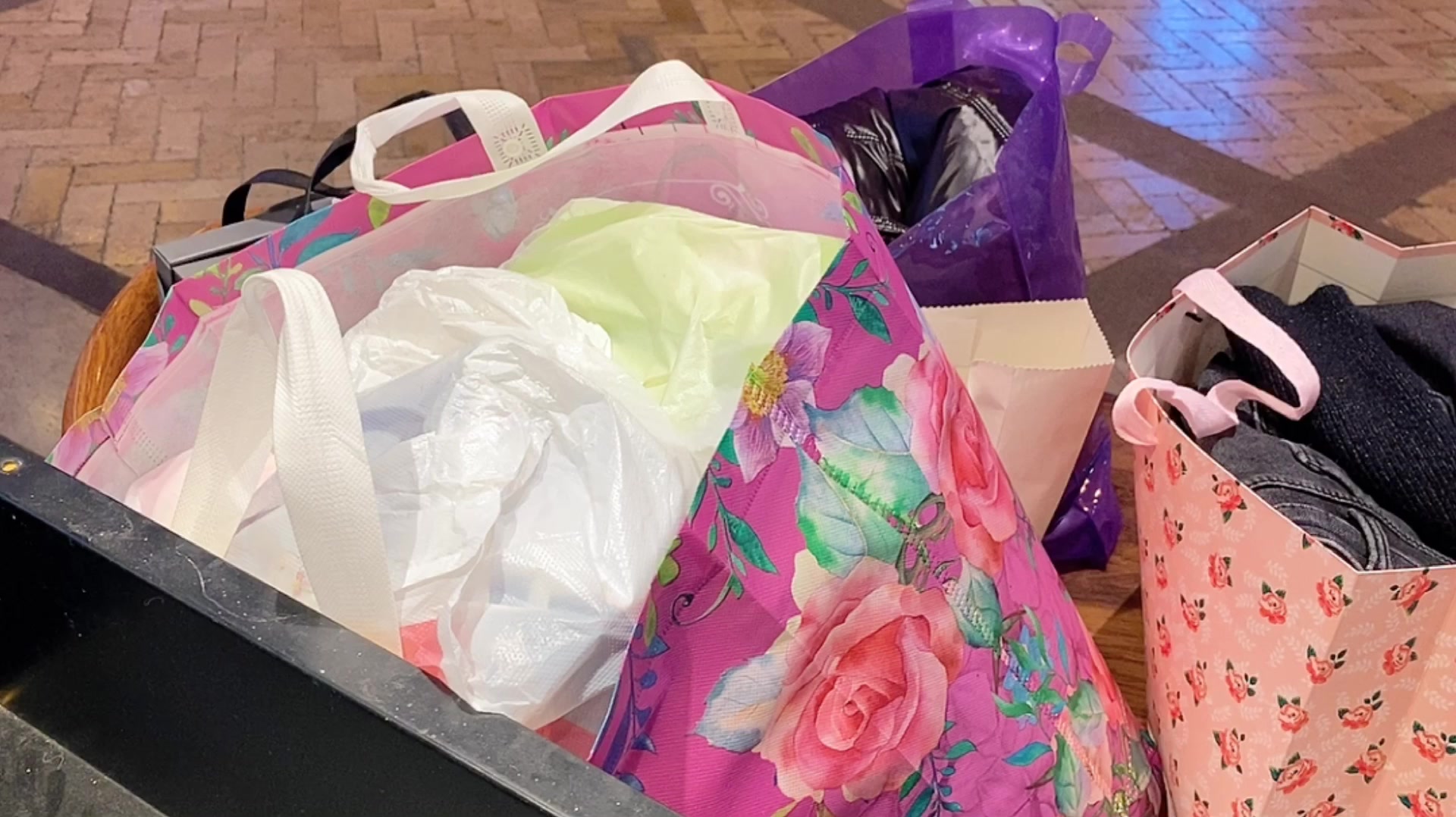 大美丽日常的一天,逛街买衣服,单位喝茶,晚上妹妹家蹭饭,开心