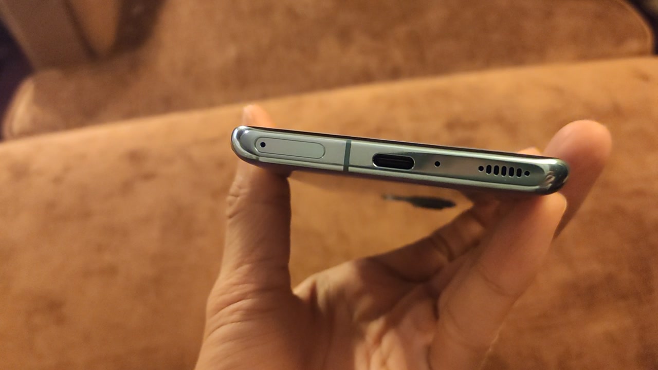 小伙入手小米11开箱体验它的哈曼卡顿双扬声器感觉太棒了