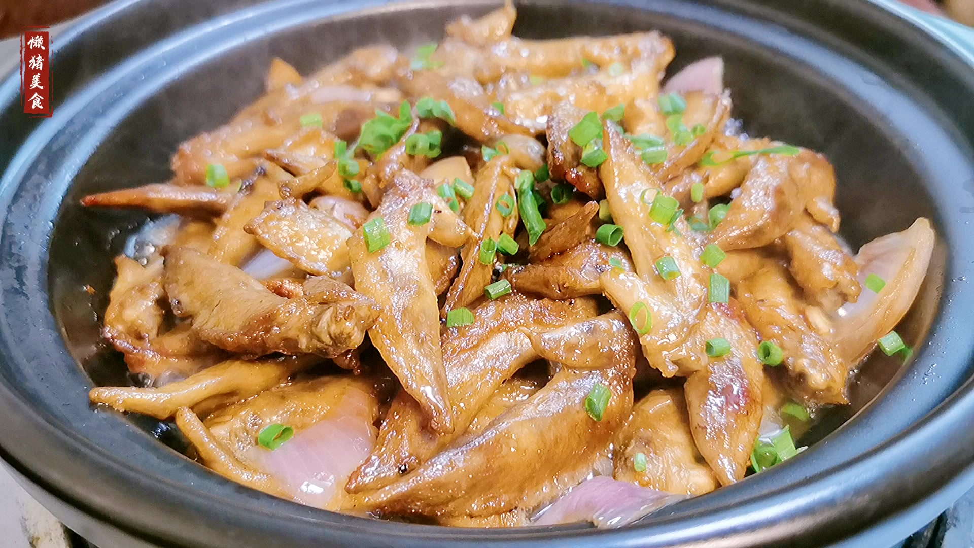 砂锅焗鸡翅尖的家常做法,简单又入味,孩子三天两头点名吃 - 西瓜视频