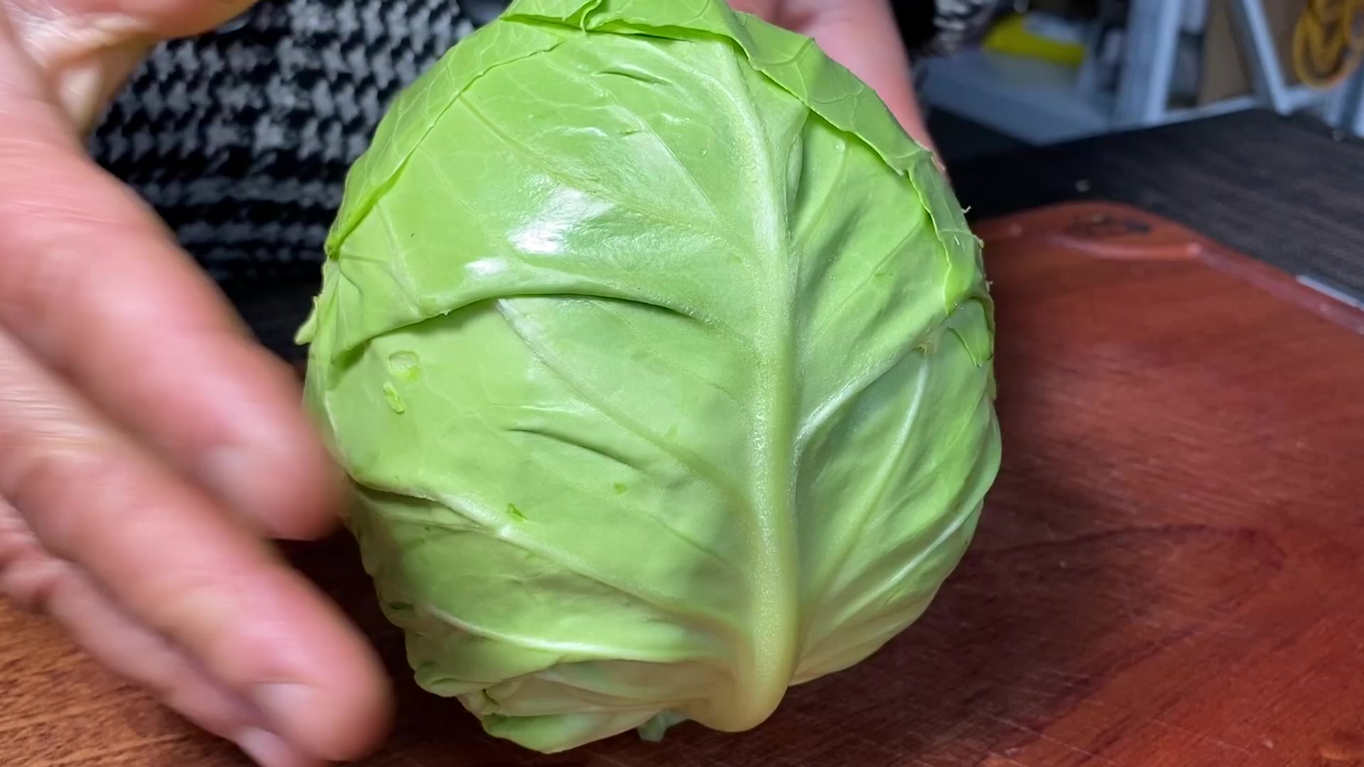 包菜炒粉条是这样做的,难怪以前总是粘锅不好吃,技巧全在这 - 西瓜