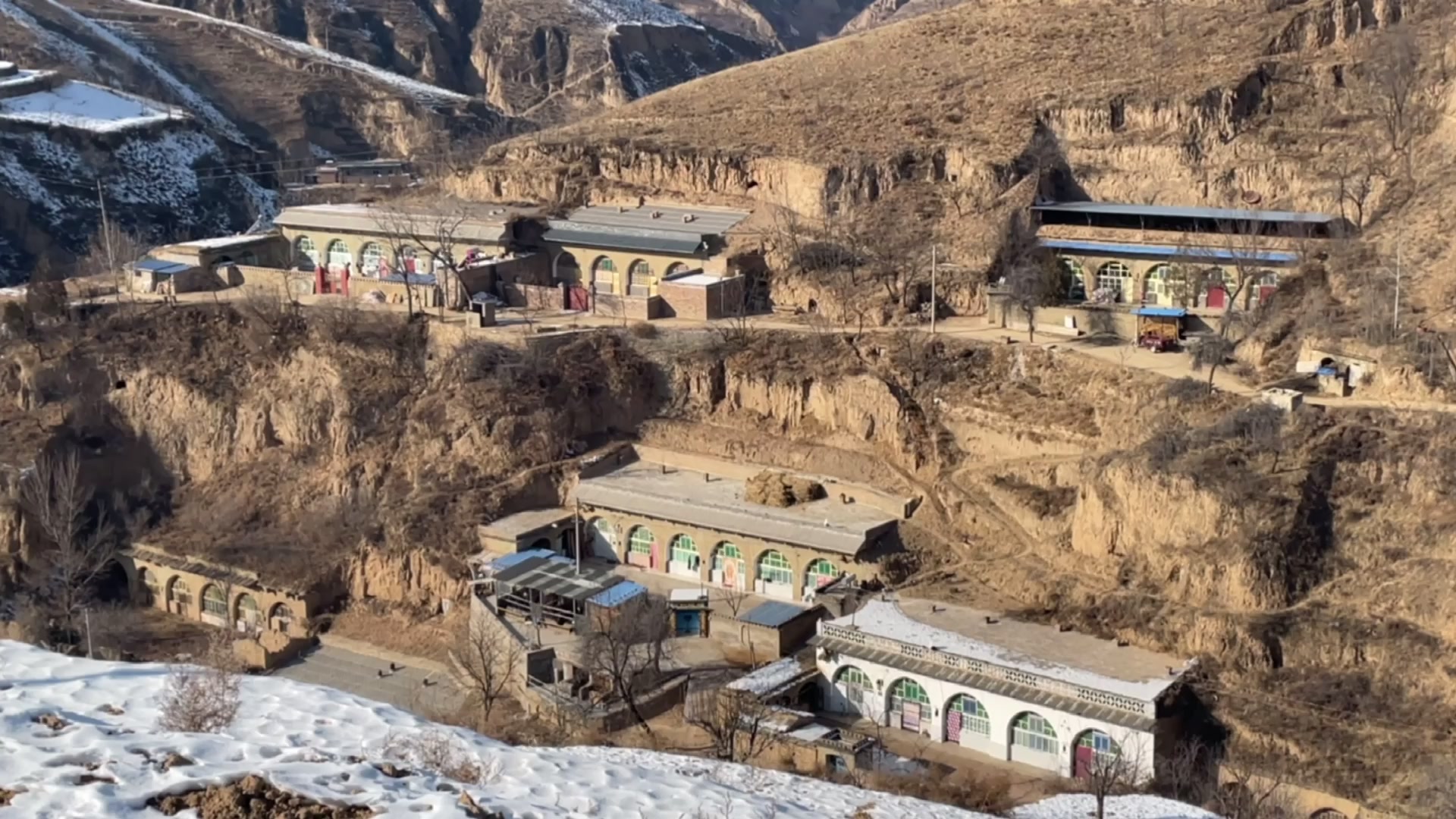 陕北农村土路石窑洞夏天雨季车开不上去盼着早日铺上水泥路
