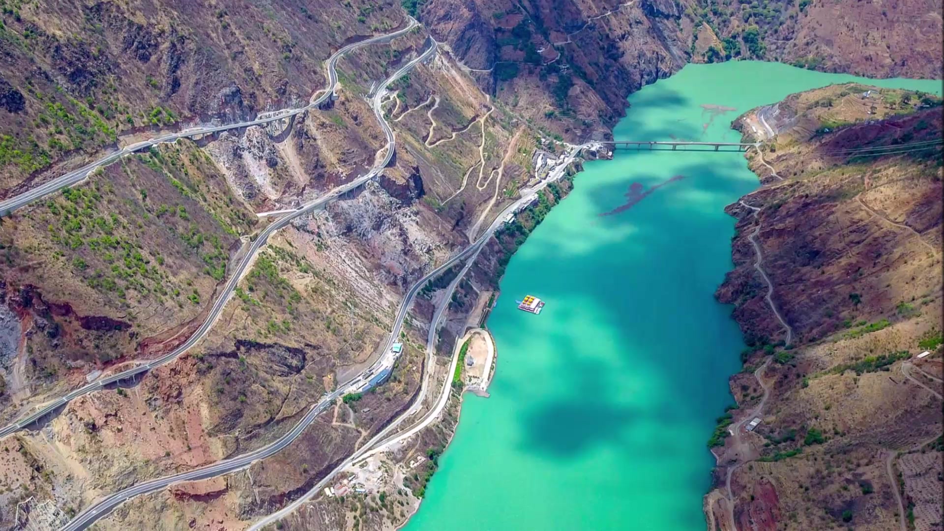 丽宁公路上的魔鬼十八弯丽江进入女儿国的必经之路