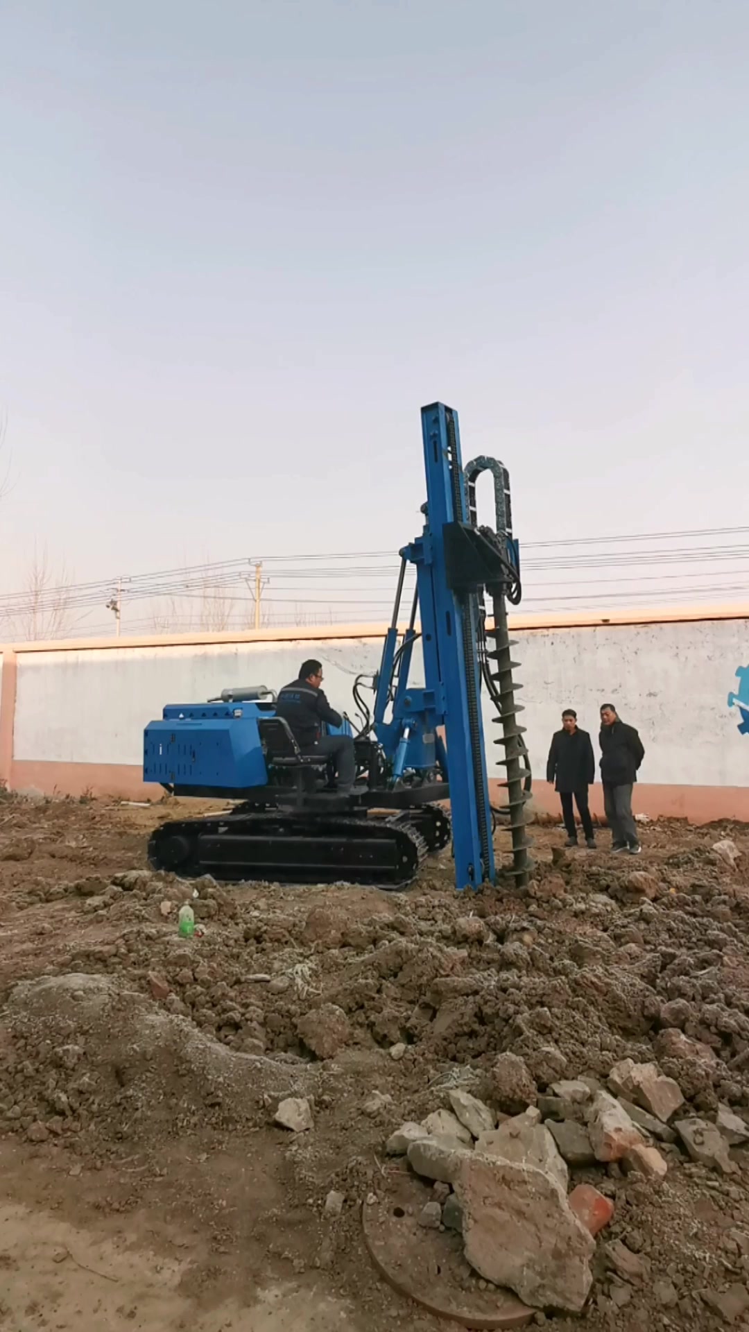 螺旋打桩机光伏螺旋钻孔机地基桩螺旋打桩机