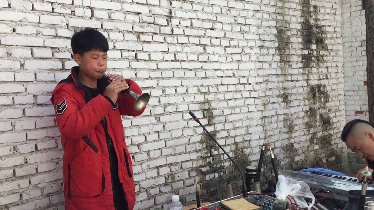 商丘市民间办事小伙唢呐吹奏地道的河南地方戏曲非常地道好听