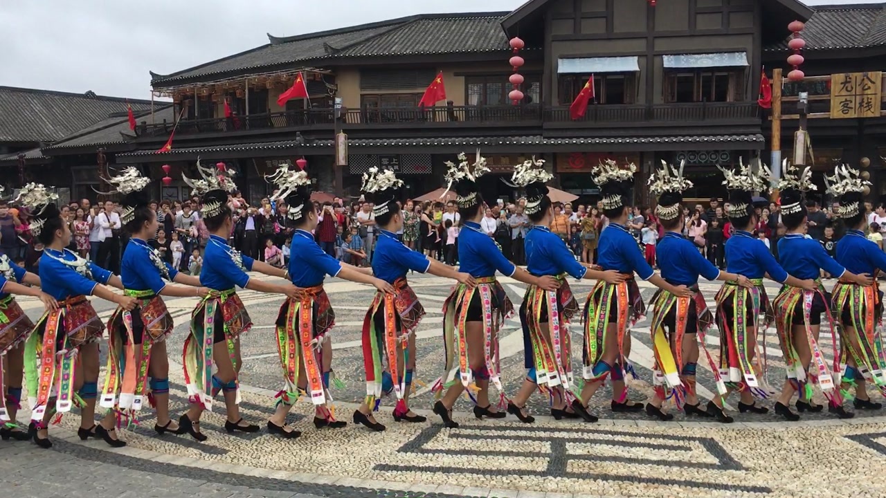 贵州丹寨锦鸡舞
