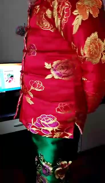 新做的红缎袄绿棉裤