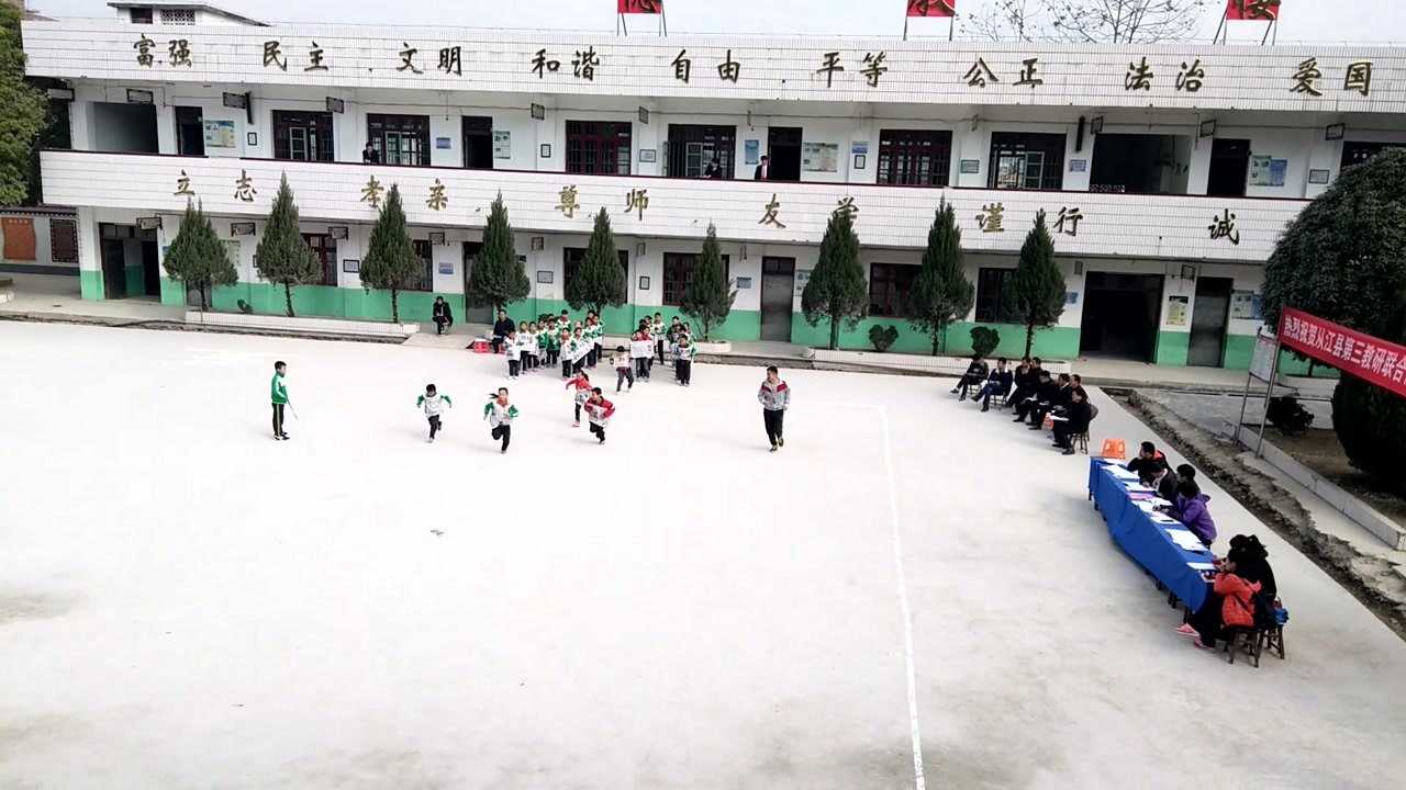 小学生短跑教学拿报纸这样玩,课堂有趣又好教学西瓜视频