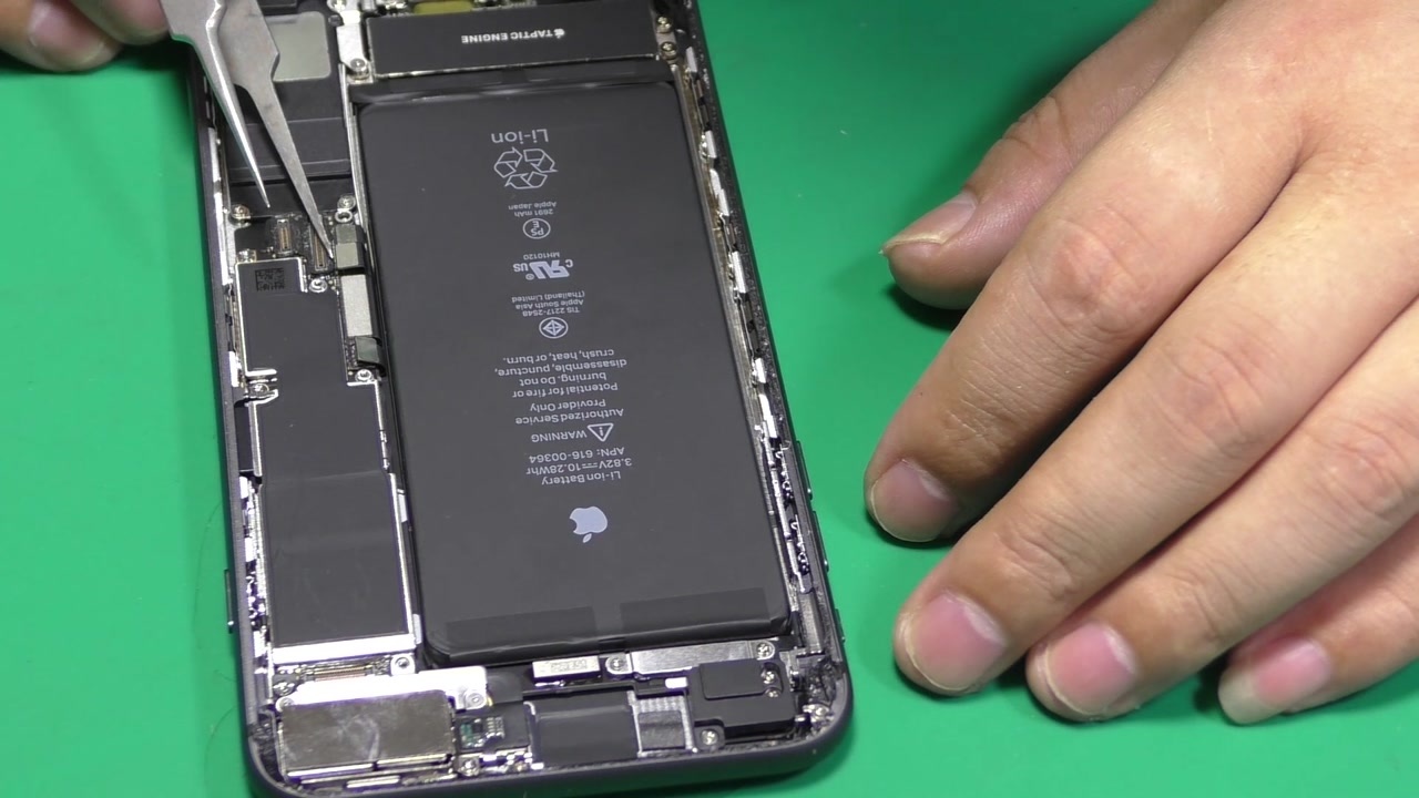 iphone8p主板拆换过程1000元就能换全新主板其实换主板并不难