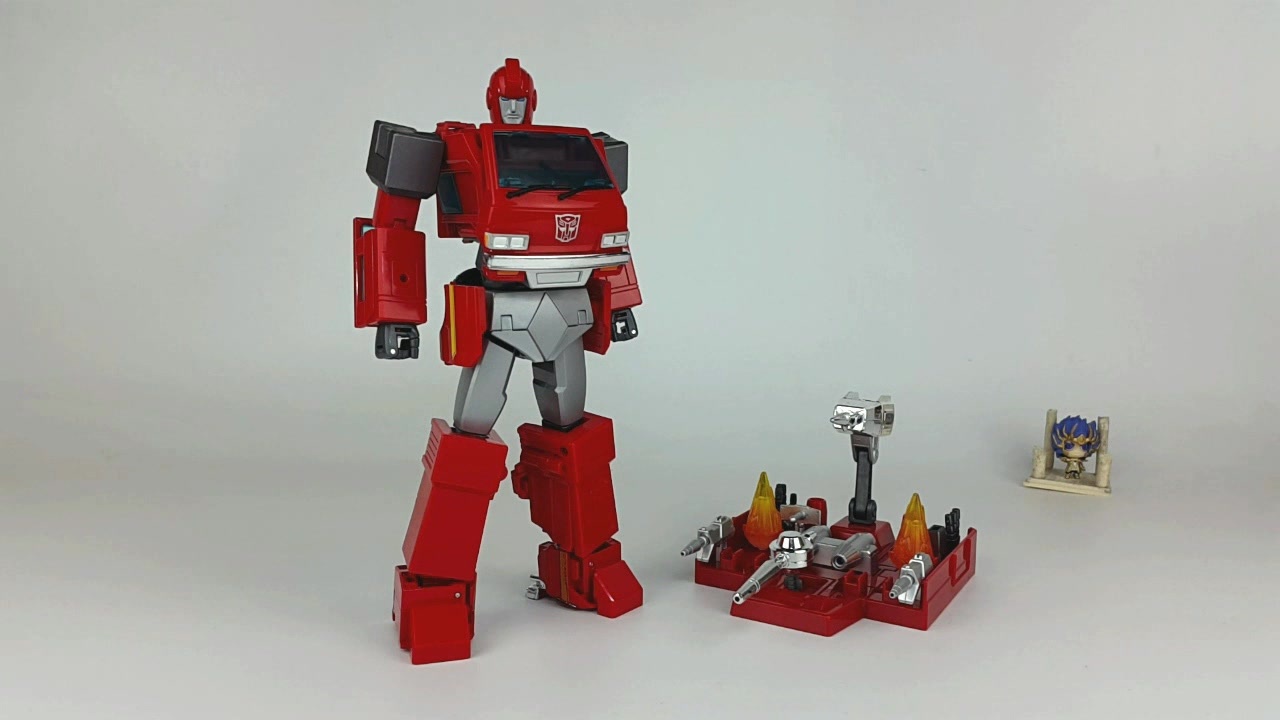 一炮被威震天打死的铁皮!变形金刚mp27铁皮-刘哥模玩 - 西瓜视频