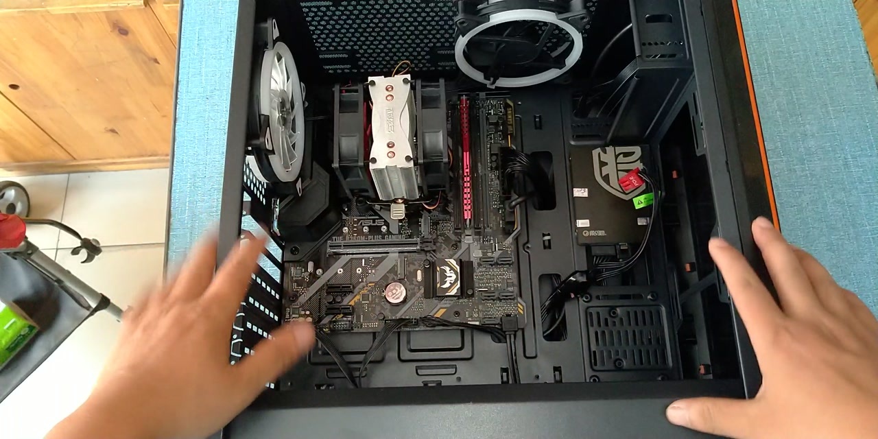 国丰装机客户观看收到货后显卡安装方法超详细