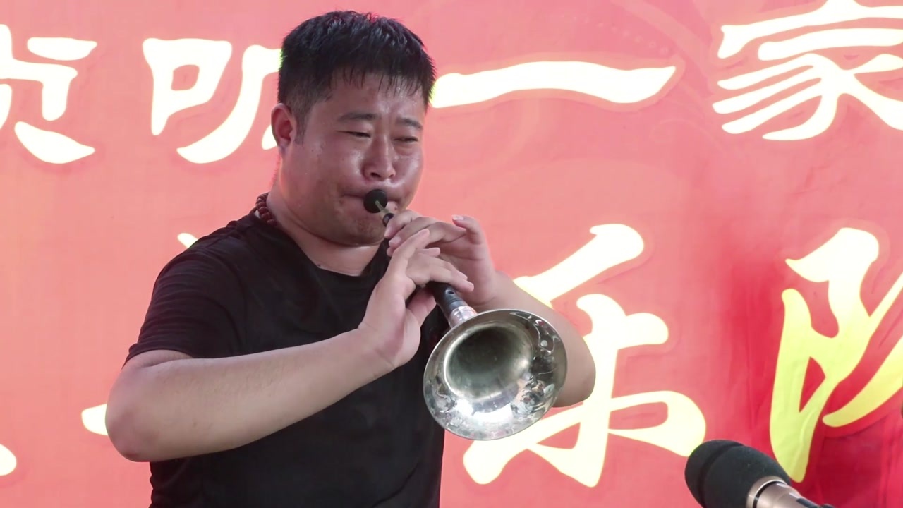 民间唢呐演奏包青天这小伙儿吹的太牛了厉害