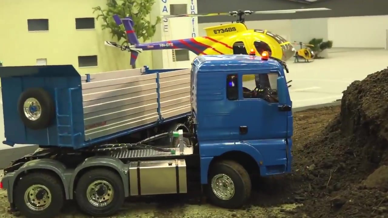 精美绝伦的遥控仿真大卡车玩具