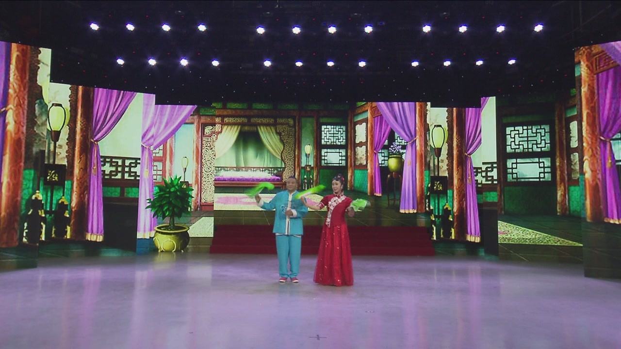 相阳八岁红表演二人转娘怀儿十个月儿女们听听母亲的辛酸